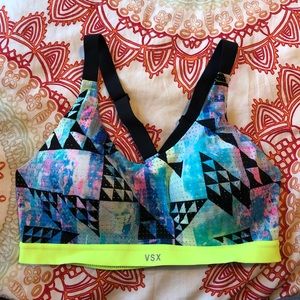 Victoria’s Secret sports bra 🌺
